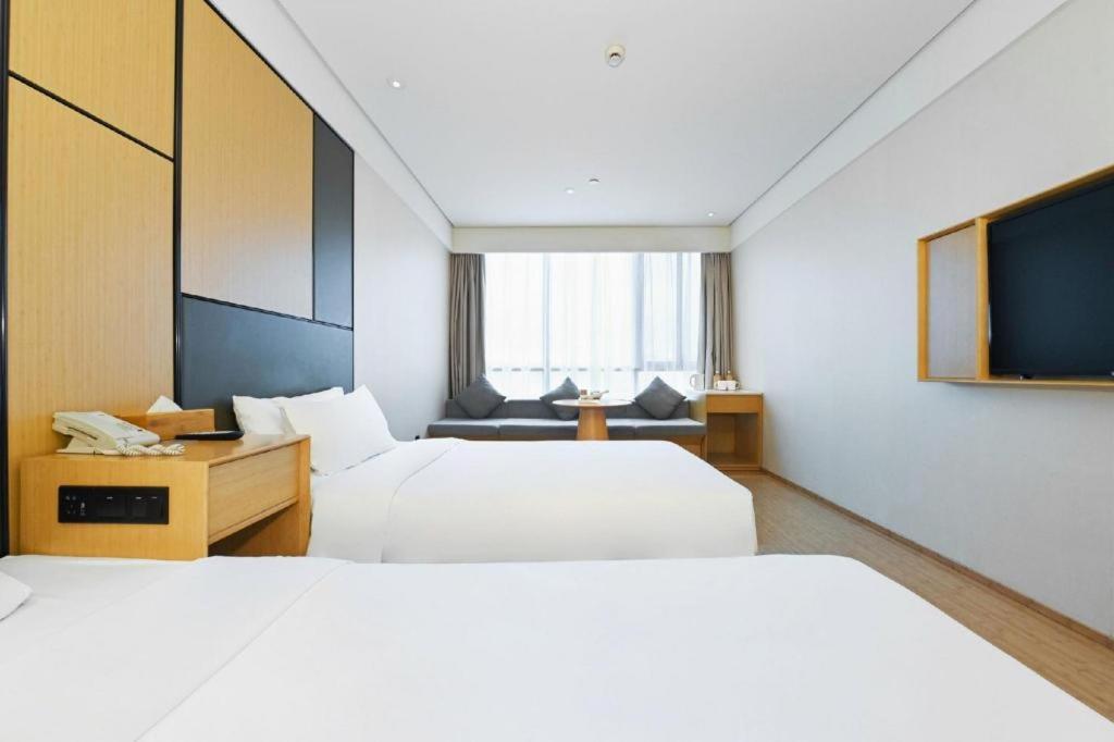 Ji Hotel Shanghai Hongqiao Yan'An XI Road Xangai Exterior foto