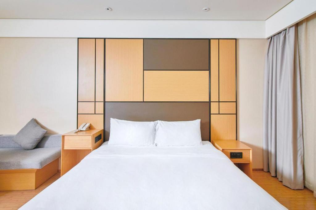 Ji Hotel Shanghai Hongqiao Yan'An XI Road Xangai Exterior foto